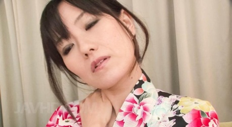 Manami Komukai hübsche erotische fotos