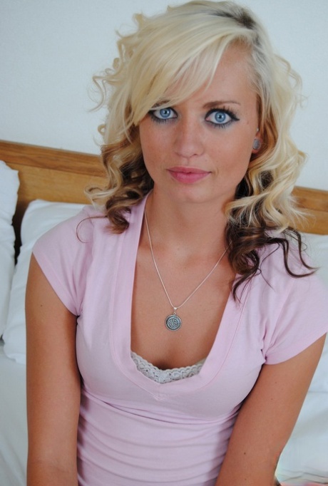 Blonde MILF-Krankenschwester beste pornografische foto