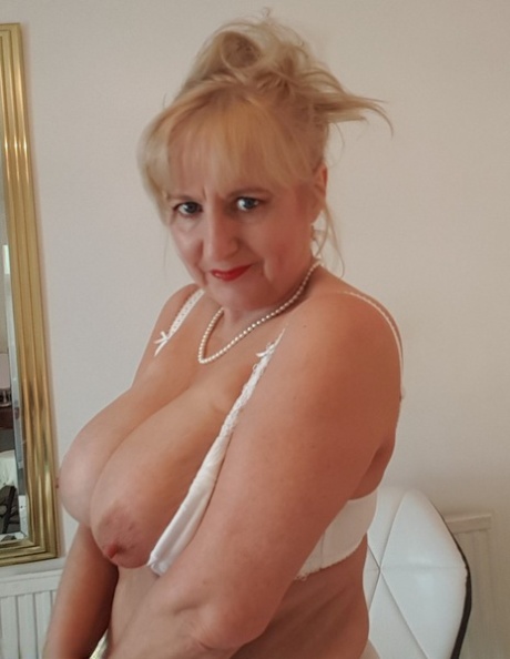 MILF mit grauem Haar exklusive sex archiv