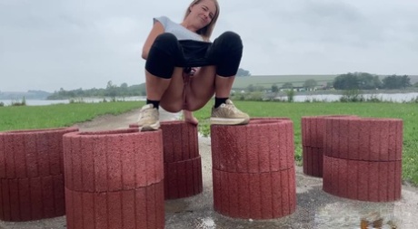 Oma mit grauem Haar, BBC nacktheit perfekte foto