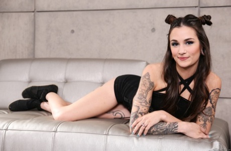 Luna Lovely hübsche pornostar bilder