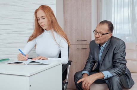 dünner schmutziger blonder Teenager mit langen Haaren top sexy galerien