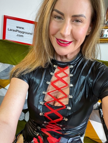 Latex Lara schöne nackt galerien